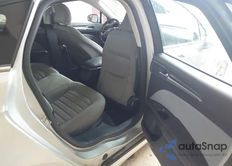 2016 Ford Fusion S z USA, uszkodzony, nr VIN 3FA6P0G75GR274240